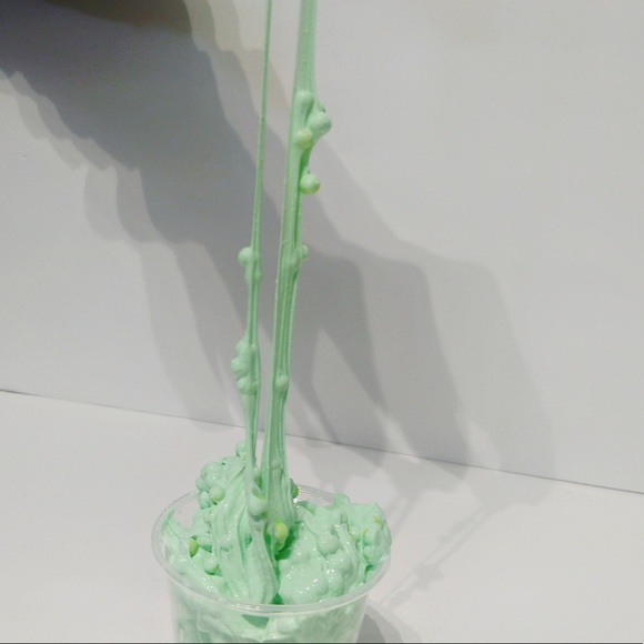 Green Wearable crunchy scented slime - Picture 3 of 6